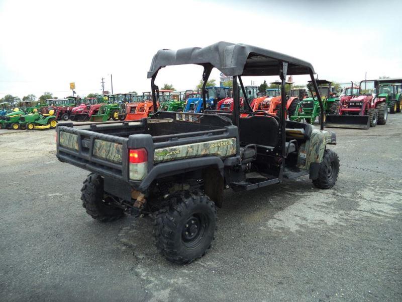 John Deere 825iS4 Gator SN 1M0825GFKDM061781