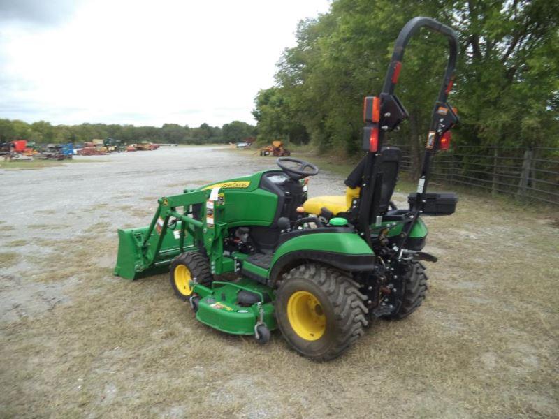 John Deere 1025R with Loader SN 1LV1025RCGG101415