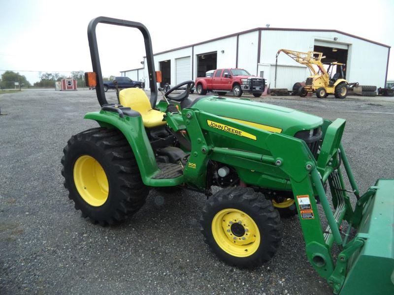 John Deere 3038E with loader SN 411430