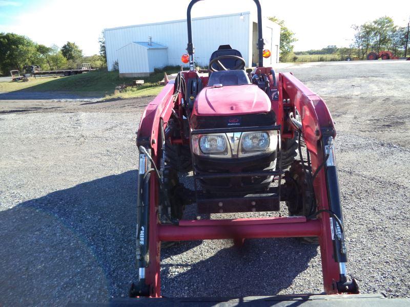 Mahindra 3016 with loader SN 11011340