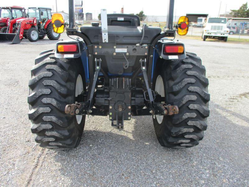 New Holland Boomer 30 with loader SN 2107012145