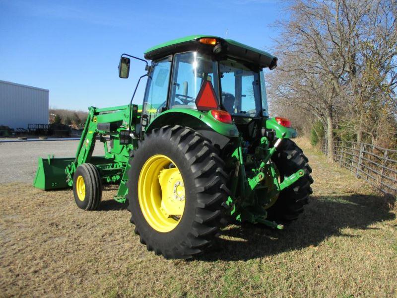 John Deere 6105D with loader SN 1P06105DCDM050873