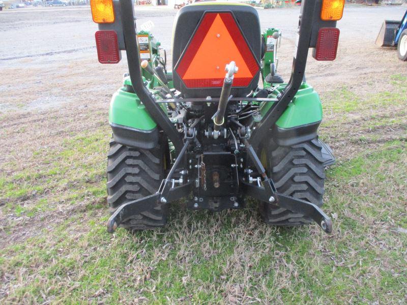 John Deere 1023E with loader SN 1LV1023EPFH512155