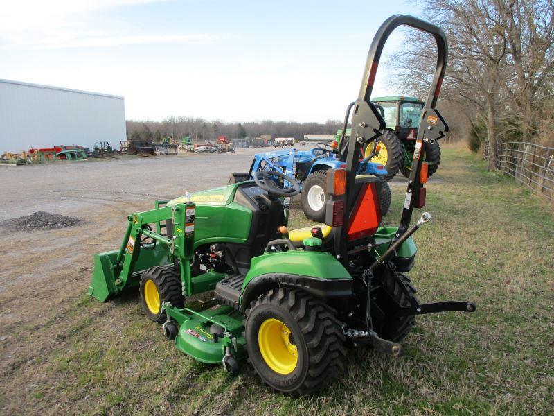 John Deere 1023E with loader SN 1LV1023EPFH512155