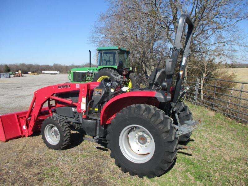 Mahindra 3535 with Loader SN C35G1035