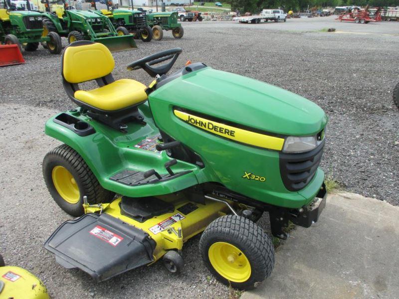 John Deere X320 Riding Lawn Tractor