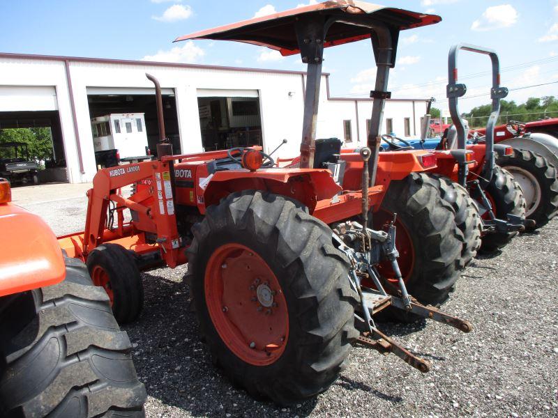 Kubota M4700 wtih Loader SN 10533