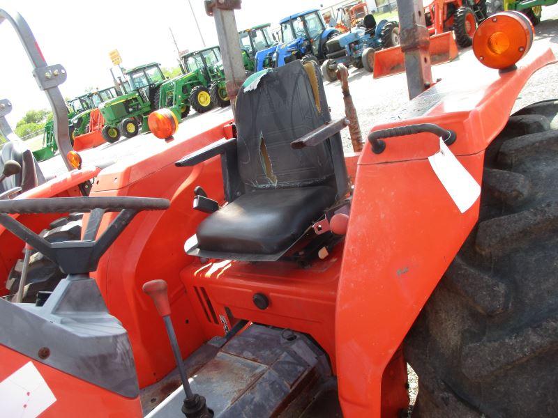 Kubota M4700 wtih Loader SN 10533