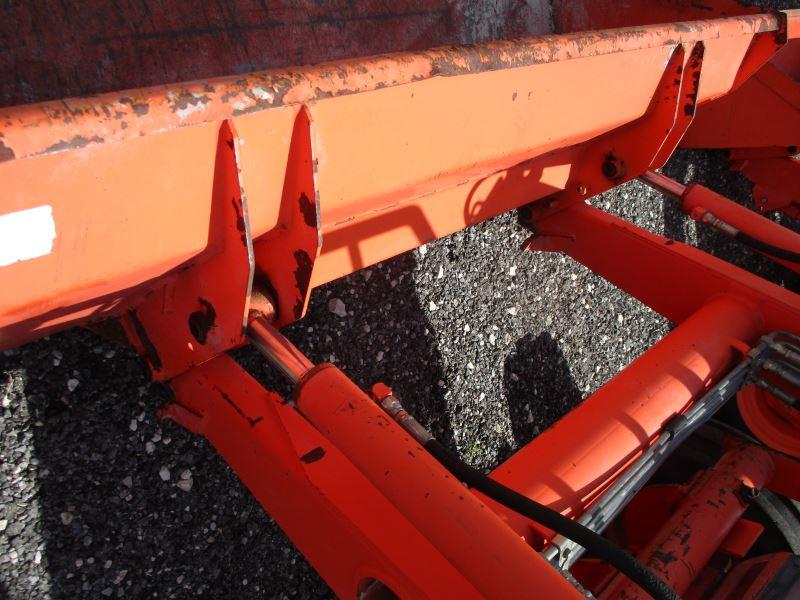 Kubota M4700 wtih Loader SN 10533