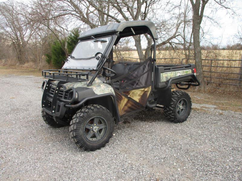 John Deere 825i Gator XUV SN 1M0825GEAFM106985