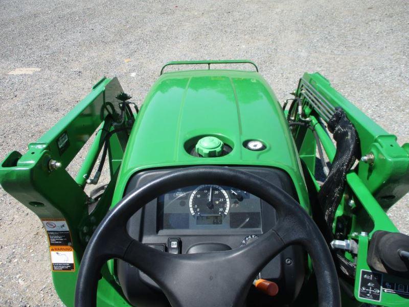 John Deere 3032E with Loader SN 1LV3032EHFH711961