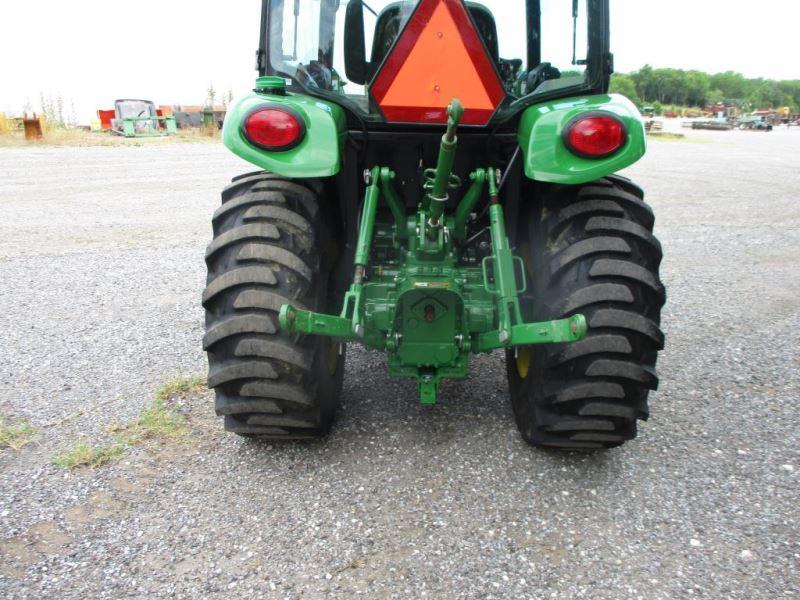 John Deere 3039R with Loader SN LV3039RCG400288