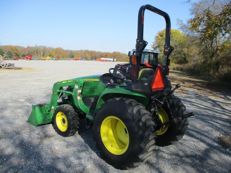 John Deere 3025E with Loader SN 1LV3025EKJJ123167