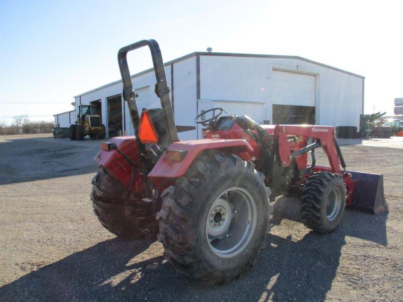 Mahindra 4025 with Loader SN MRCN2906