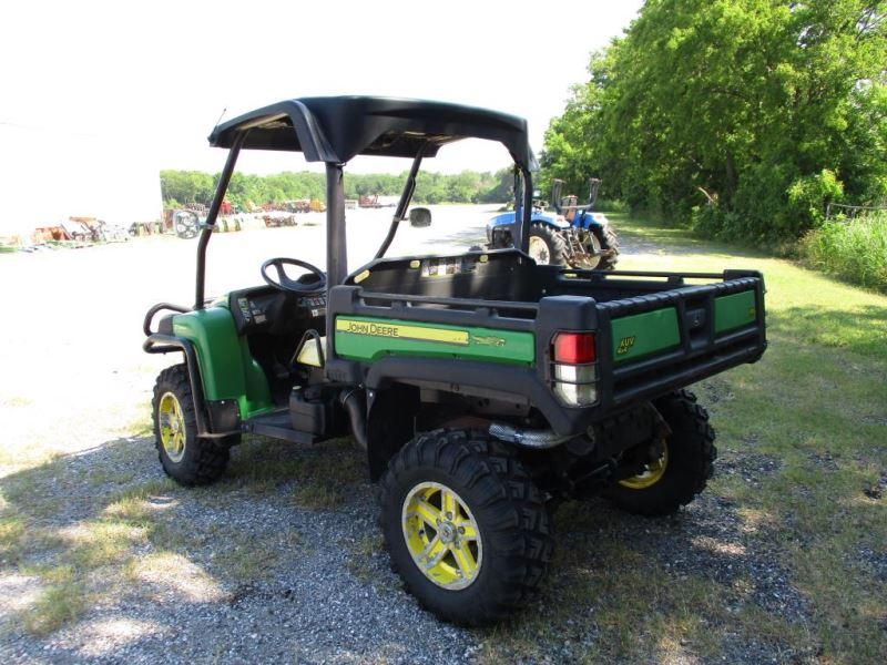 John Deere 825i Gator SN 1M0825GSLAM011553