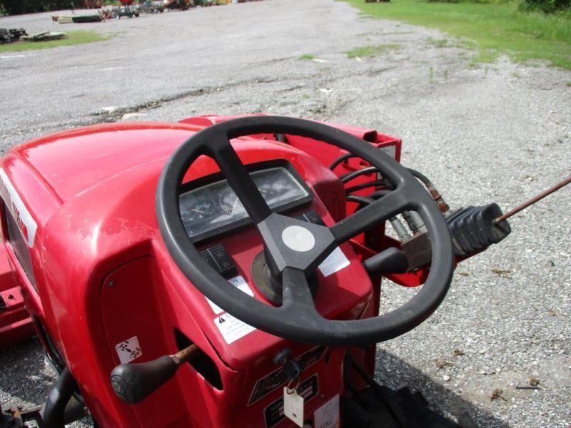 Mahindra 2525 with loader SN MH2132