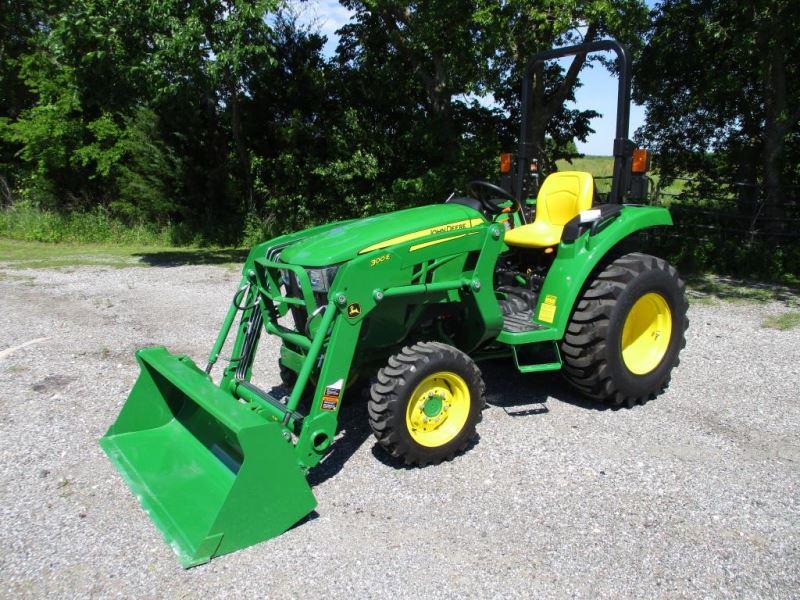 John Deere 3025D with Loader SN 1PY3025DKLB001850