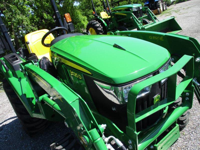 John Deere 3025D with Loader SN 1PY3025DKLB001850