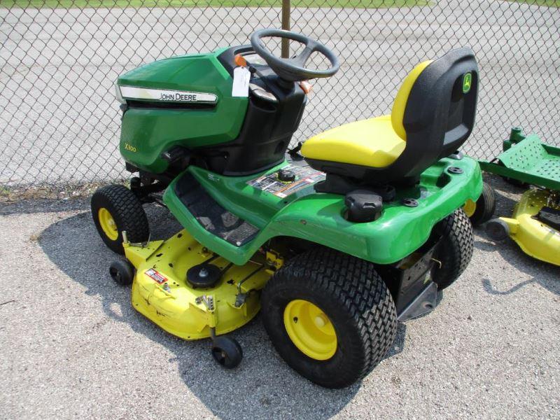 John Deere X300 SN 1M0X300CPEM289591