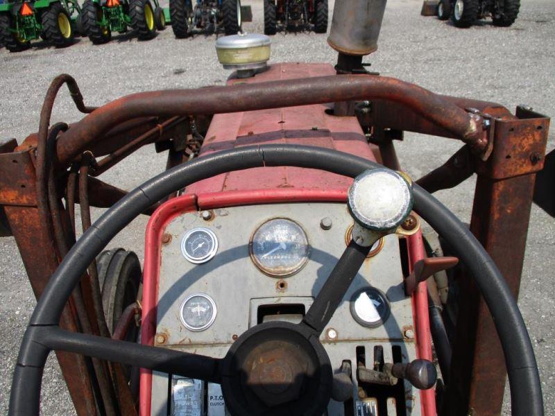 Massey Ferguson 1100 with Loader SN 9BI3427