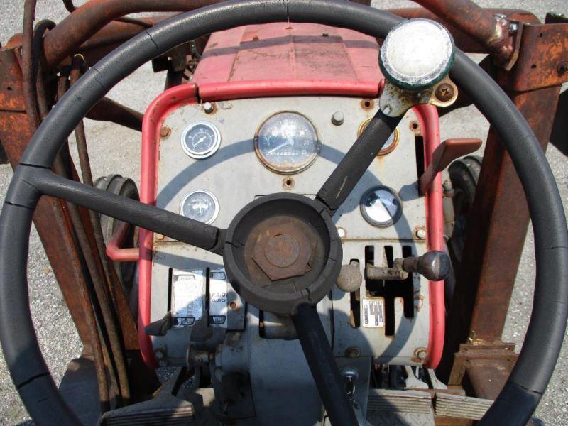 Massey Ferguson 1100 with Loader SN 9BI3427