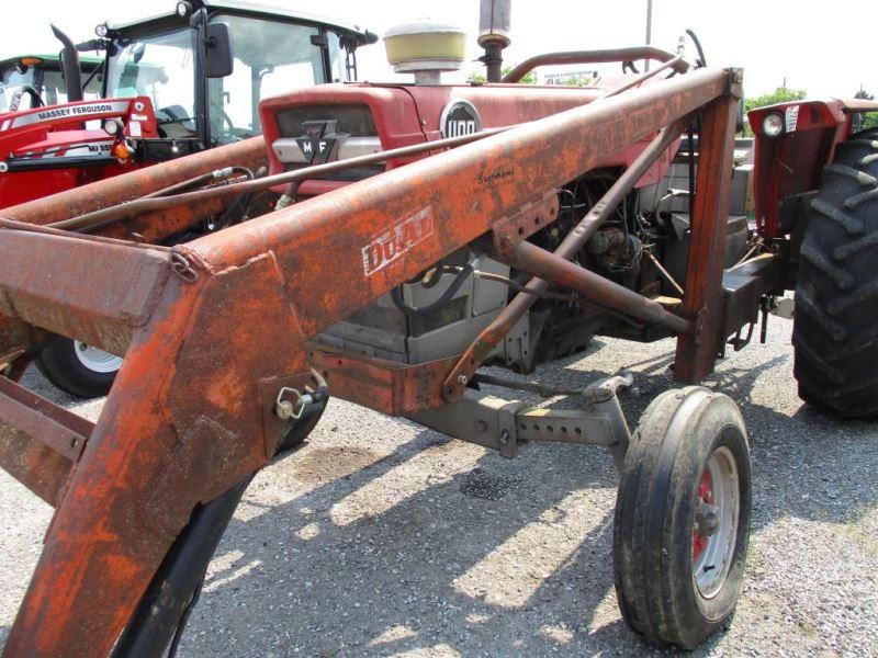 Massey Ferguson 1100 with Loader SN 9BI3427