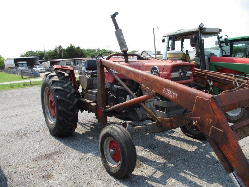 Massey Ferguson 1100 with Loader SN 9BI3427