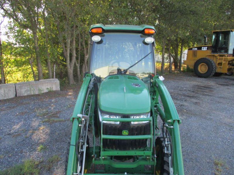 John Deere 3046R SN LV3046RKEH140223