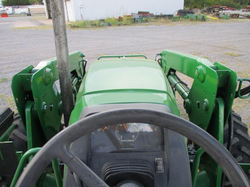 John Deere 5525 with Loader SN LV5525S250067