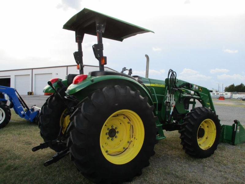 John Deere 5525 with Loader SN LV5525S250067