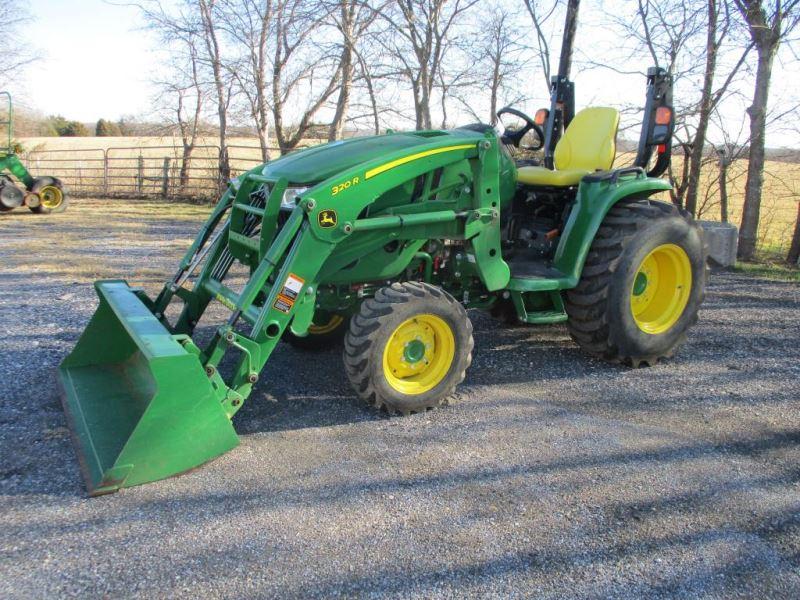 John Deere 3033R with Loader SN 1LV3033RMKK105215