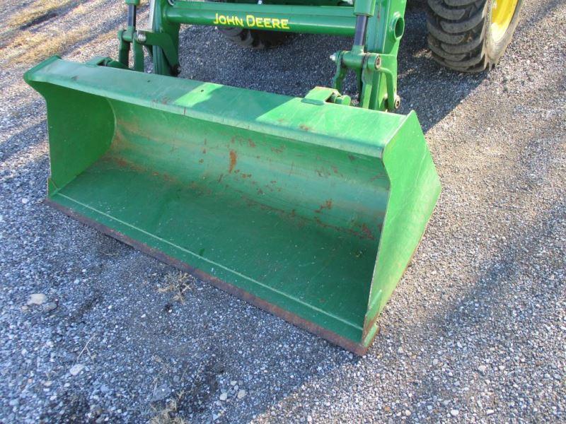 John Deere 3033R with Loader SN 1LV3033RMKK105215