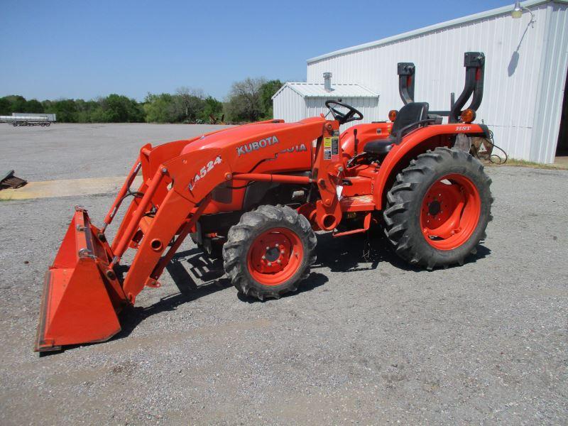 Kubota L3200 with Loader SN 73064