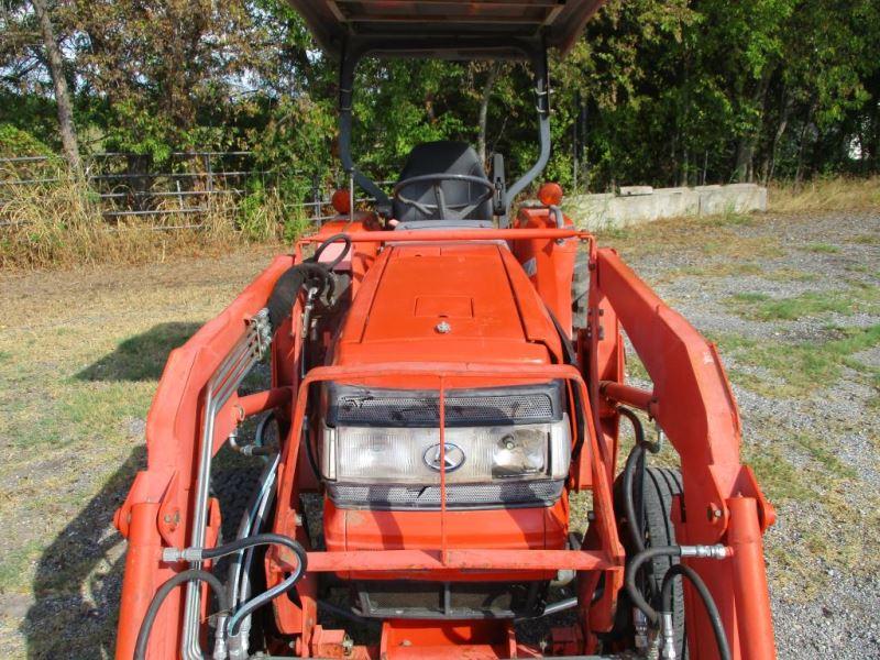 Kubota L3010 with Loader SN 70694