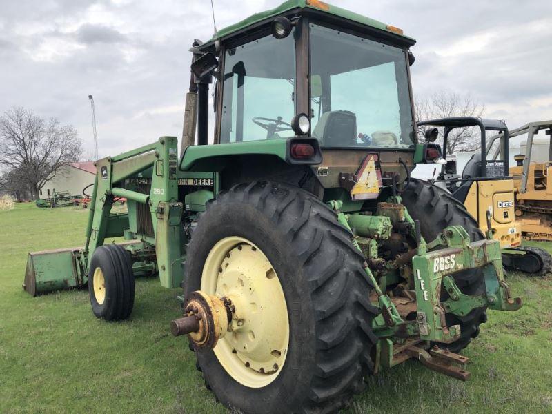 John Deere 4640 with Loader