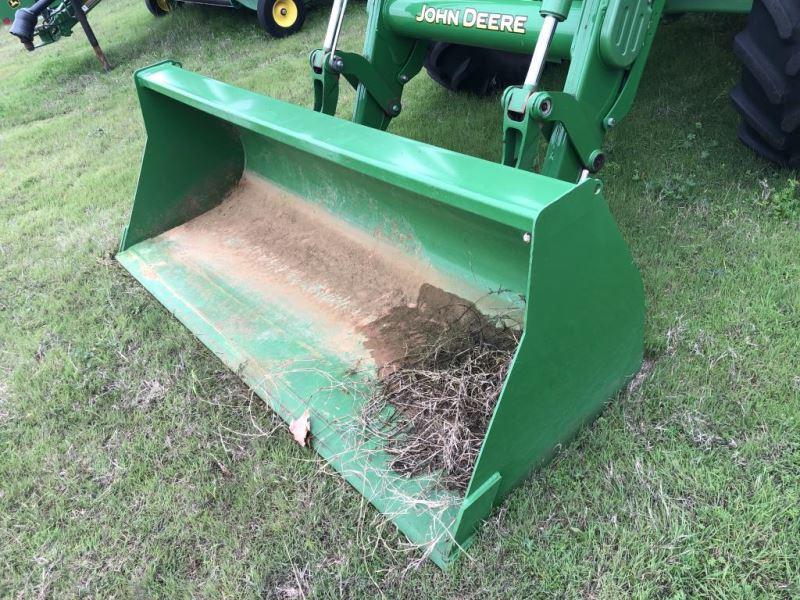 John Deere 6105R with Loader