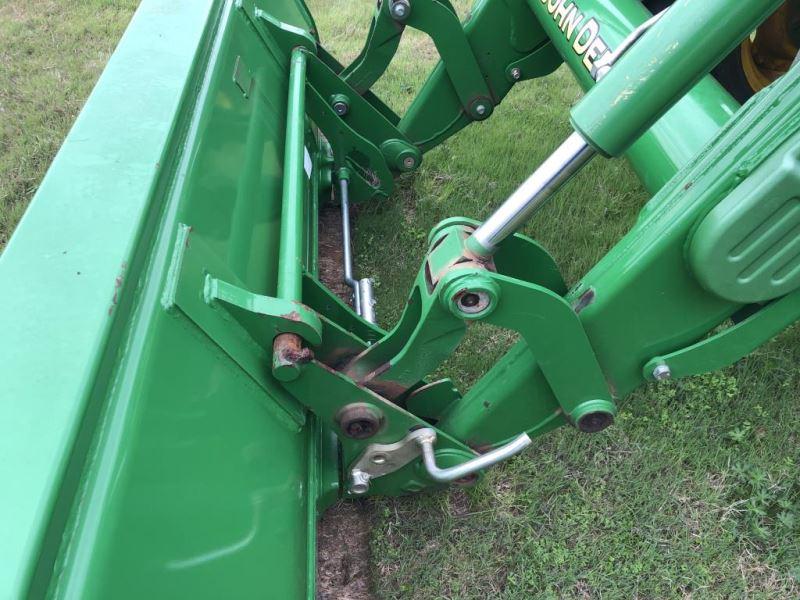 John Deere 6105R with Loader