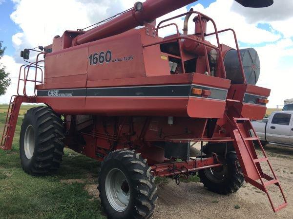 1986 Case IH 1660 combine