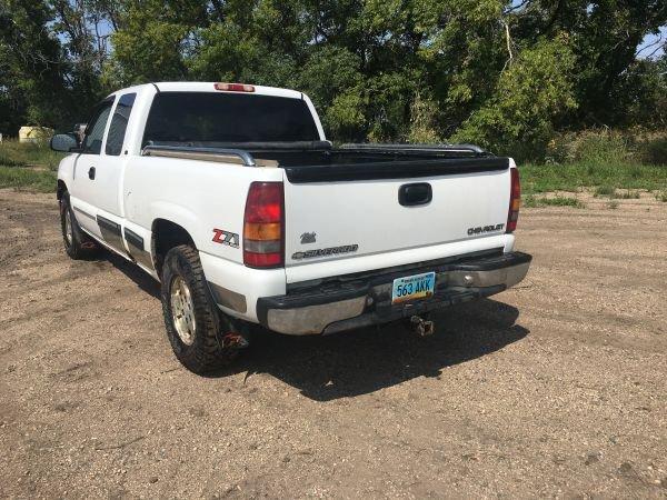 2001 Chevy Silverado ext. cab short box 4WD 4 door pickup