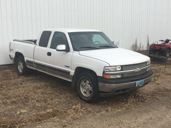 2001 Chevy Silverado ext. cab short box 4WD 4 door pickup