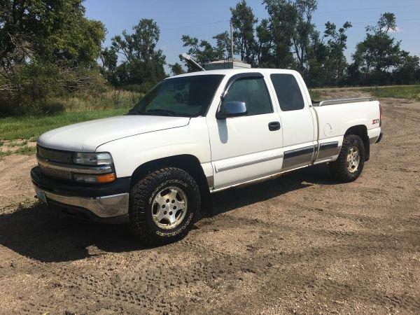 2001 Chevy Silverado ext. cab short box 4WD 4 door pickup