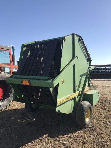 JD 510 baler