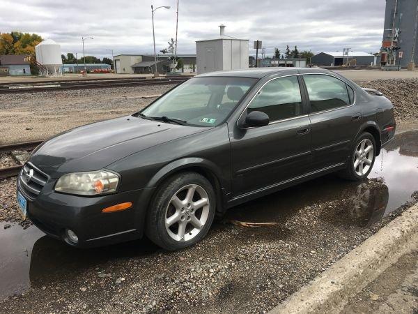 2003 Nissan Maxima 4 dr. car