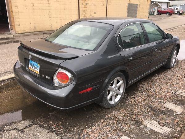 2003 Nissan Maxima 4 dr. car