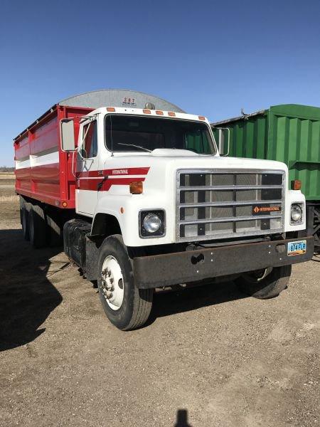 1985 IH S 2500 tandem truck