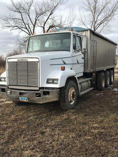 1987 Freightliner tri-axle