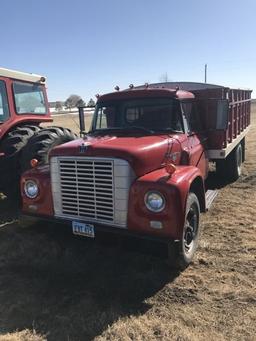 1967 International Loadstar 1600 single axle grain truck