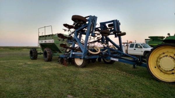 16 row 30” strip till Blue Jet AT5000 applicator