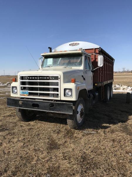 1974 IH tandem truck