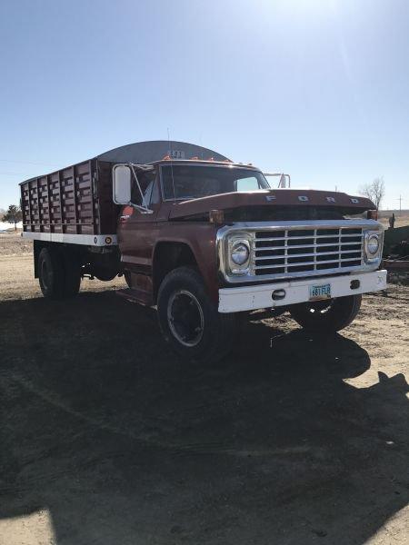 1974 Ford single axle 2 ton grain truck